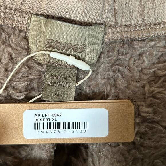 SKIMS Sherpa Teddy Lounge Track Pants in Desert - Picture 7 of 8